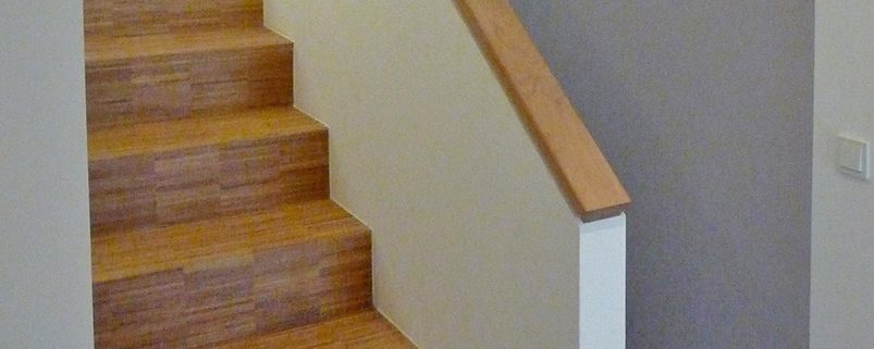 Treppe mit integriertem Holzhandlauf von Holz & Handwerk